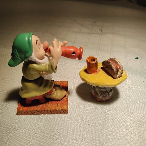Lot of 2 Items - Snow White's Sleepy & Handmade Ceramic Mushroom Table - Picture 2 of 5